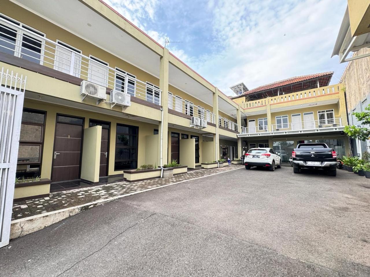 Fakhira Residence Hotel Cianjur Buitenkant foto